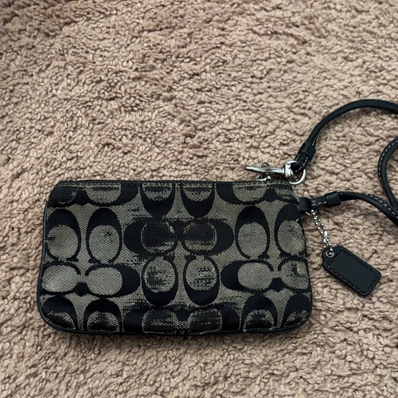 Coach signature wristlet used - Picture 1 of 6